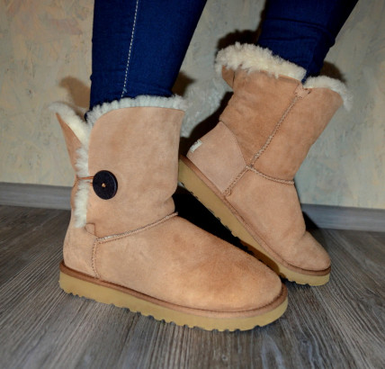 Стильные угги UGG