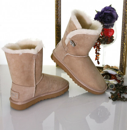 Стильные угги UGG